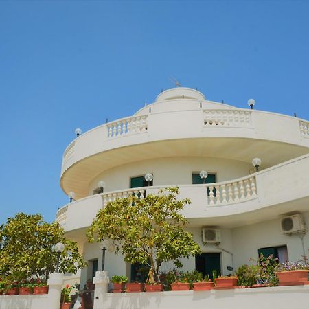 Hotel Falco D'Oro Cisternino Exterior foto