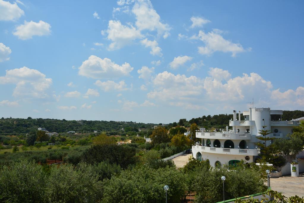 Hotel Falco D'Oro Cisternino Exterior foto