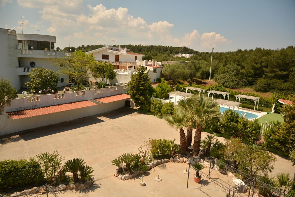 Hotel Falco D'Oro Cisternino Exterior foto